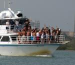 BoatCrowd1e